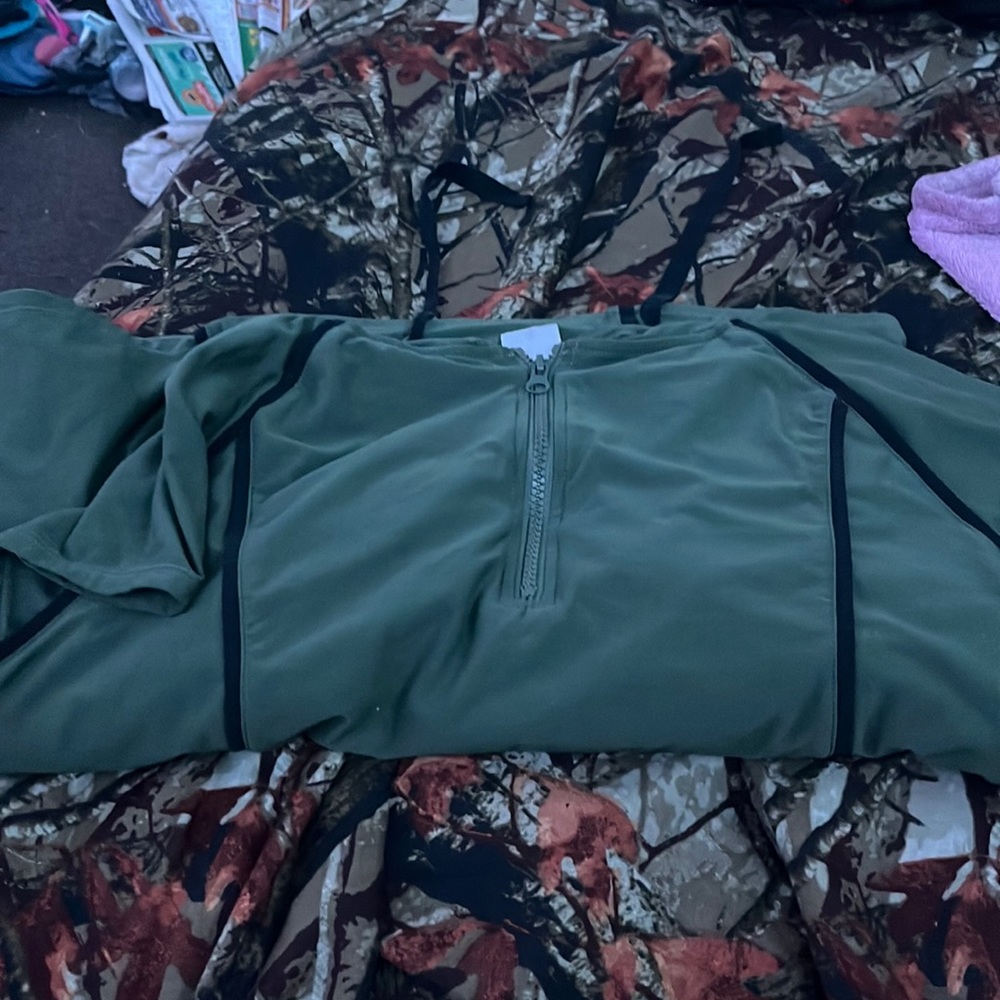 green dress
